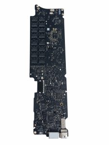 Apple MacBook Air A1370 pagrindinė plokštė – naudota, veikianti baltame fone