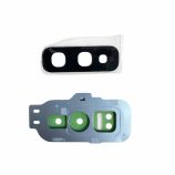 Samsung Galaxy S10e G970 galinės kameros stikliukas Prism Blue (mėlynas) baltame fone